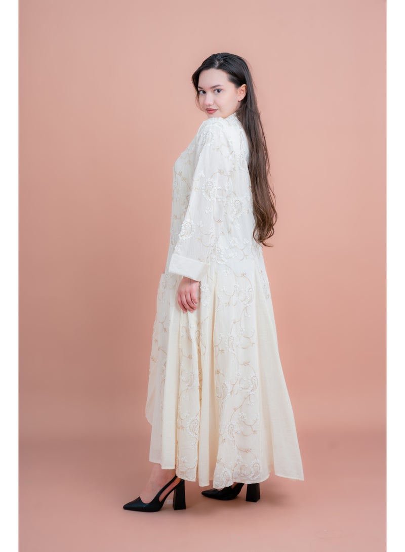 اكسا جلابية مطرزة بنقشة بتلات الزهور - Image 4