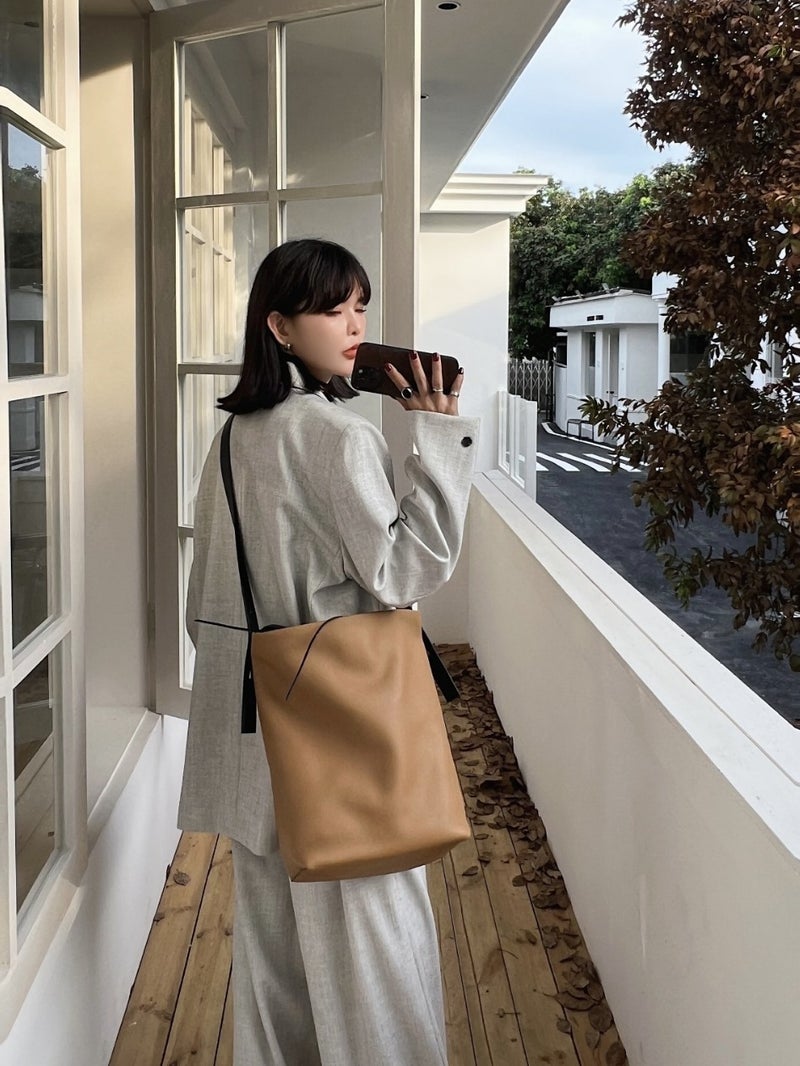 Top Layer Leather Women'S Bag Large Capacity Bucket Bag Manufacturers Lazy Wind Tote Bag Portable Shoulder Bag Messenger Bag - Image 5