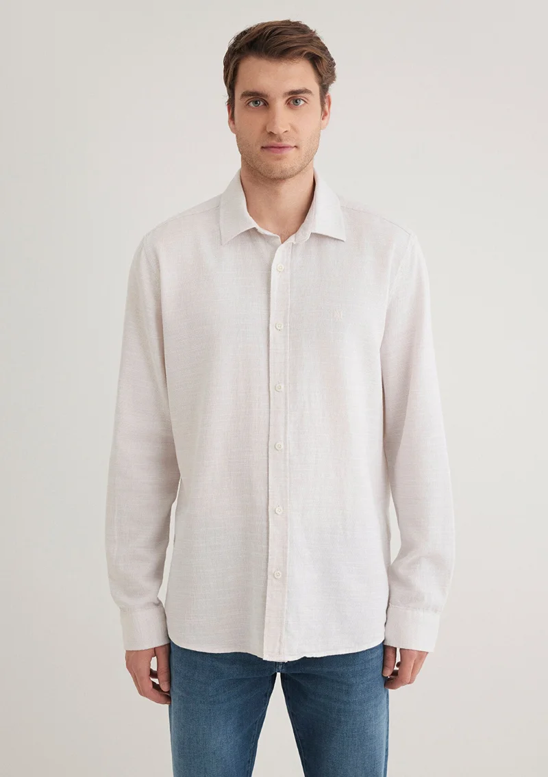 مافي قميص بيج