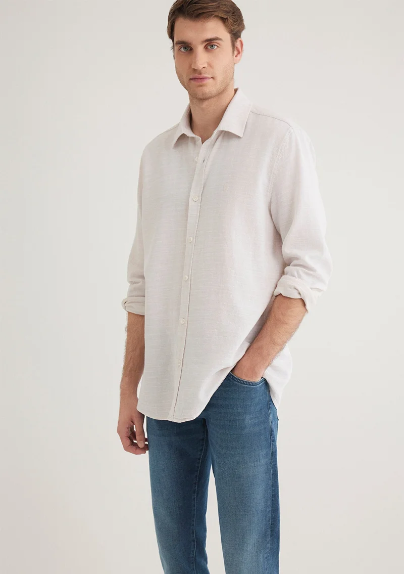 مافي قميص بيج