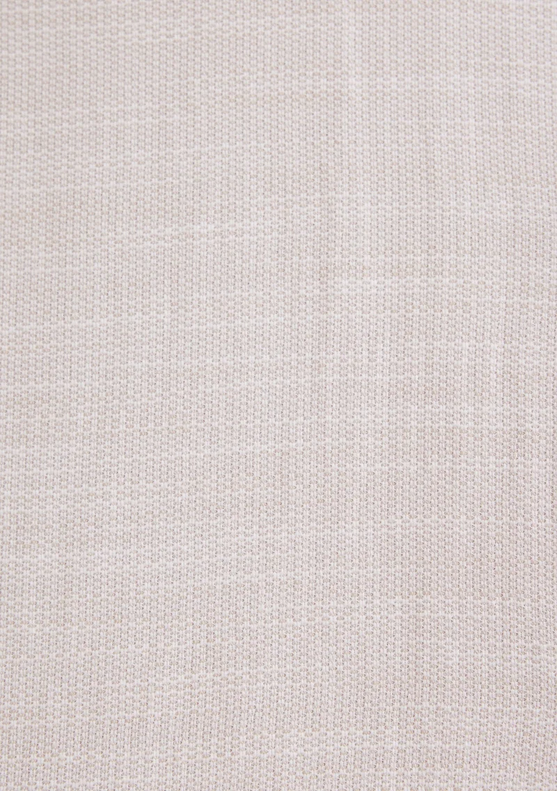 مافي قميص بيج