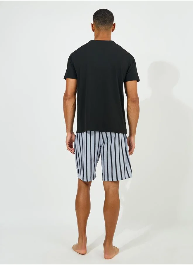 ستايلي Graphic Print T-Shirt & Striped Shorts Set