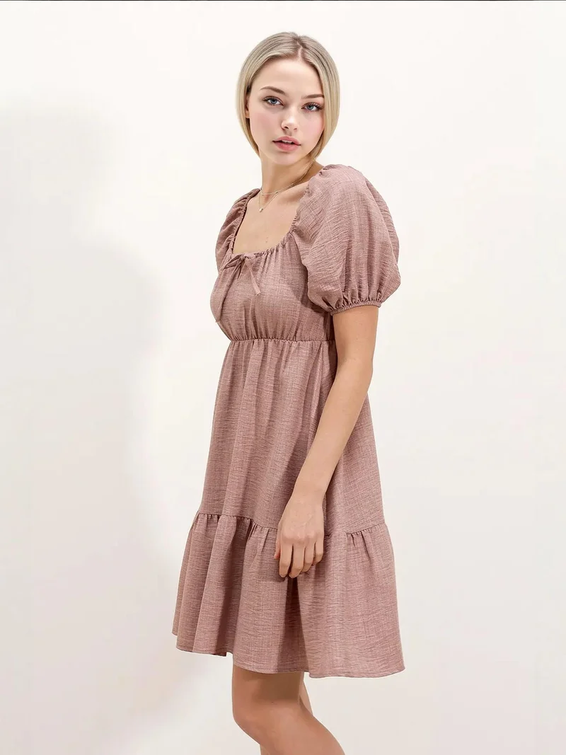 بيغ دارت فستان قصير بياقة مربعة بتصميم - مع فيونكة