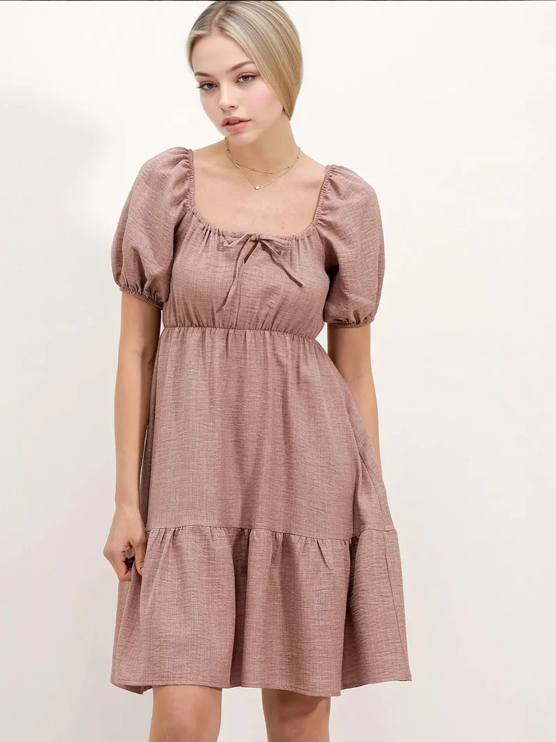 بيغ دارت فستان قصير بياقة مربعة بتصميم - مع فيونكة