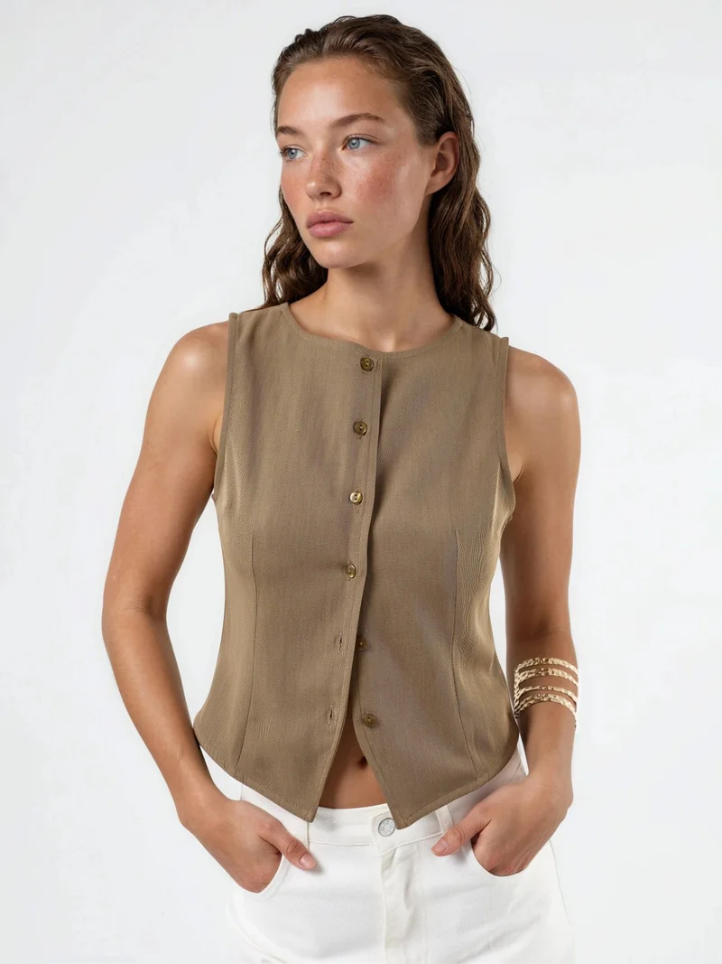 هيكاب Buttoned Sleeveless Top