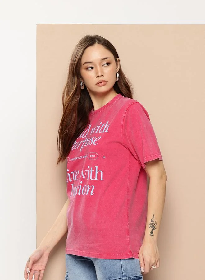 ديفيرينس أوف أوبينيون تيشيرت نسائي واسع مطبوع مغسول