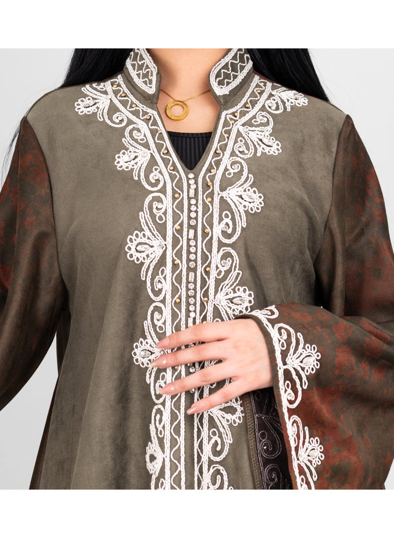 اكسا جلابية شتوية مطرزة بياقة آسيوية لون أخضر - Image 2