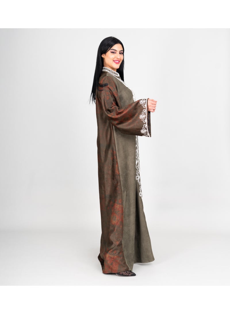 اكسا جلابية شتوية مطرزة بياقة آسيوية لون أخضر - Image 3