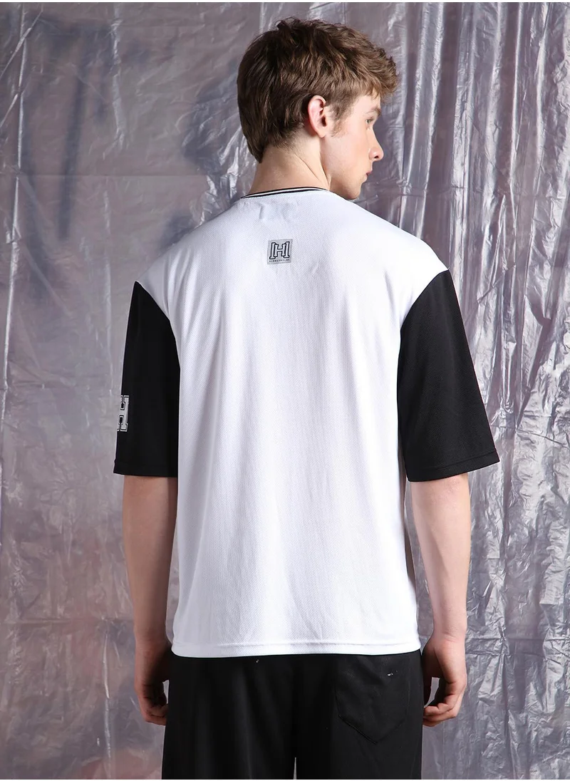 هوبرهولمي White Oversized Tshirts Printed design crafted from 100% Polyester featuring Half Sleeve with Slip on closure.