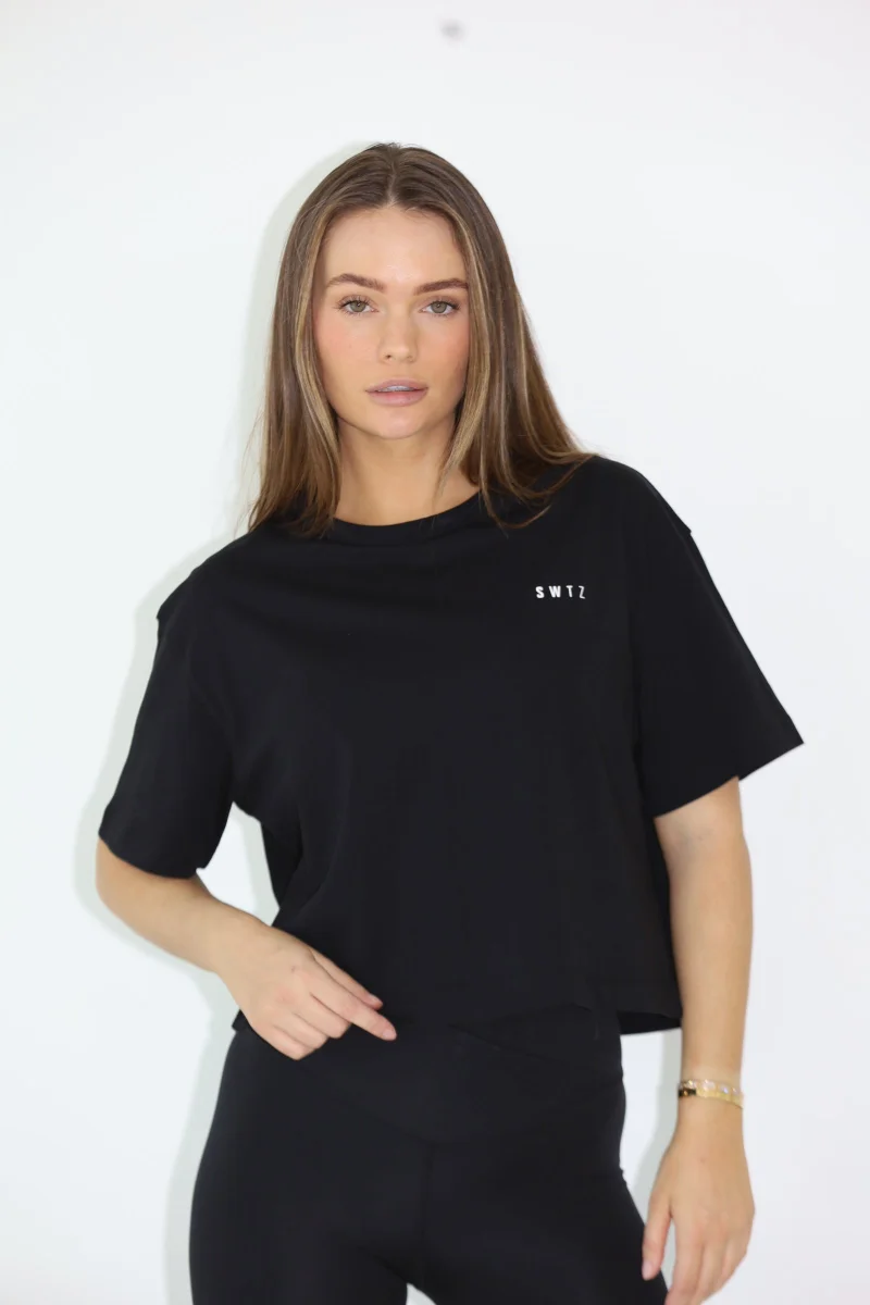  swtz LOUNGE CROP TSHIRT
