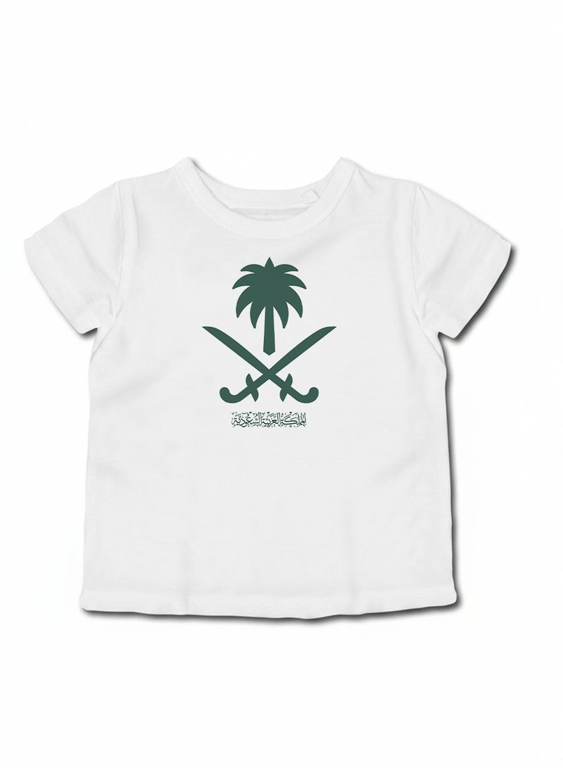 لوحة تيشيرت قطن للأطفال مناسب للأولاد والبنات لمناسبة اليوم الوطني السعودي أو للفخر بالانتماء للوطن في كل الأوقات - Image 1