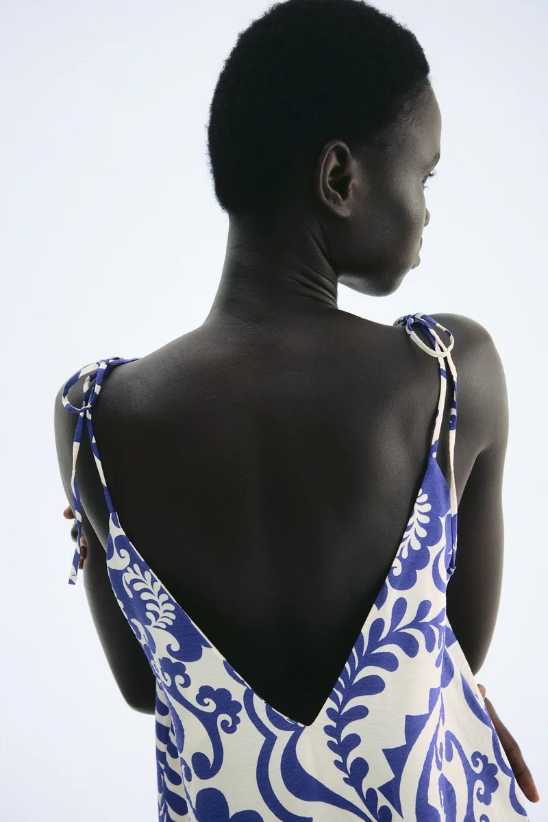 اتش اند ام فستان بتنورة واسعة