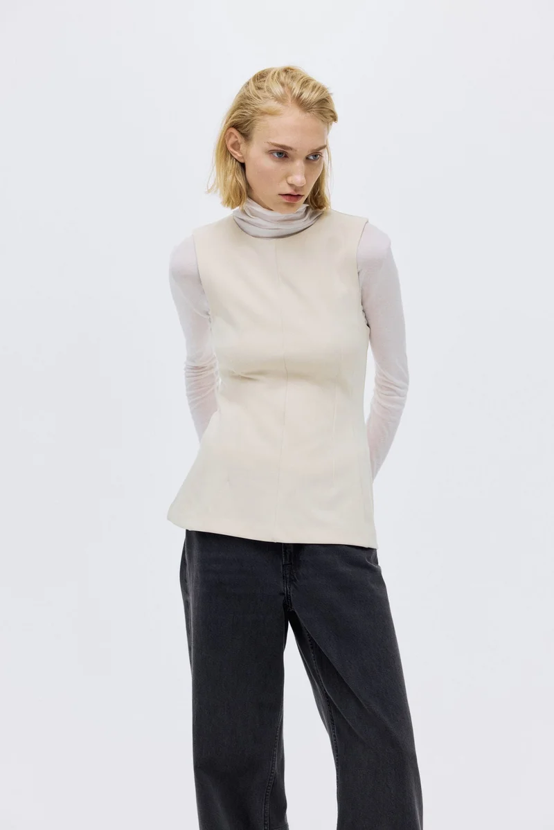 اتش اند ام بلوزة بيبلوم من قماش "بونتي دي روما"