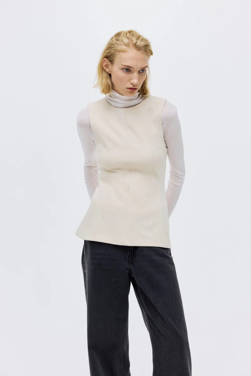 اتش اند ام بلوزة بيبلوم من قماش "بونتي دي روما"