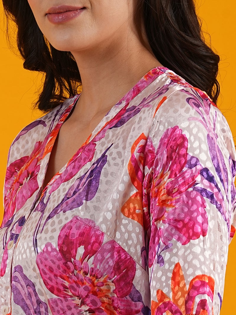 globus Globus Women Pink Floral Print Bell Sleeves Front Slit A-Line Maxi Dress With Belt  - Image 4