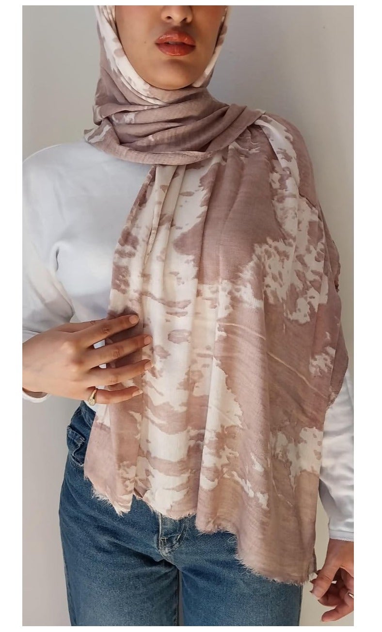 Luxuria This Saving Tie-Dye linen scarf in off-white and cocoa (mocha) features a modern design that combines elegance and simplicity. Its soft, lightweight, and flowing fabric ensures all-day comfort, and it's easy to wrap and style with various everyday and casual looks. - Image 1