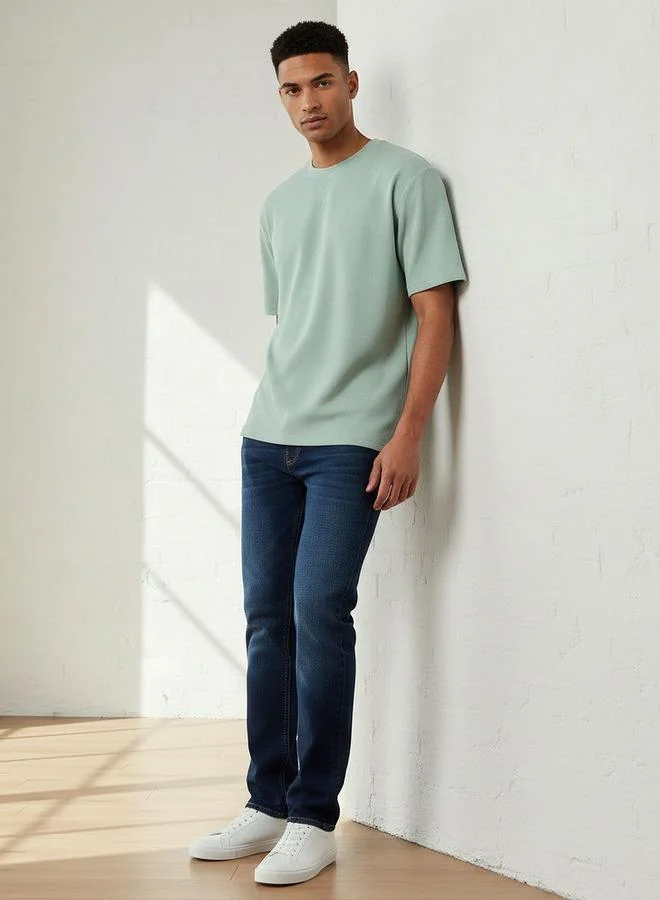 سبلاش فيڤ تيشيرت رجالي بياقة مستديرة وأكمام قصيرة بقصة مريحة ونقش بارز