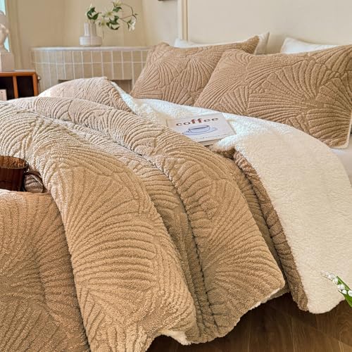 tohrisa Seashell Jacquard Sherpa Comforter Set Warm Cozy Premium Bedding 3 Pieces, Full/Queen Size Geometric Pattern Quilt Comforter with 2 Pillowcases(90"X90" Beige) - Image 1