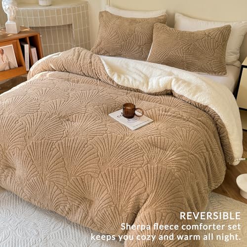 tohrisa Seashell Jacquard Sherpa Comforter Set Warm Cozy Premium Bedding 3 Pieces, Full/Queen Size Geometric Pattern Quilt Comforter with 2 Pillowcases(90"X90" Beige) - Image 2