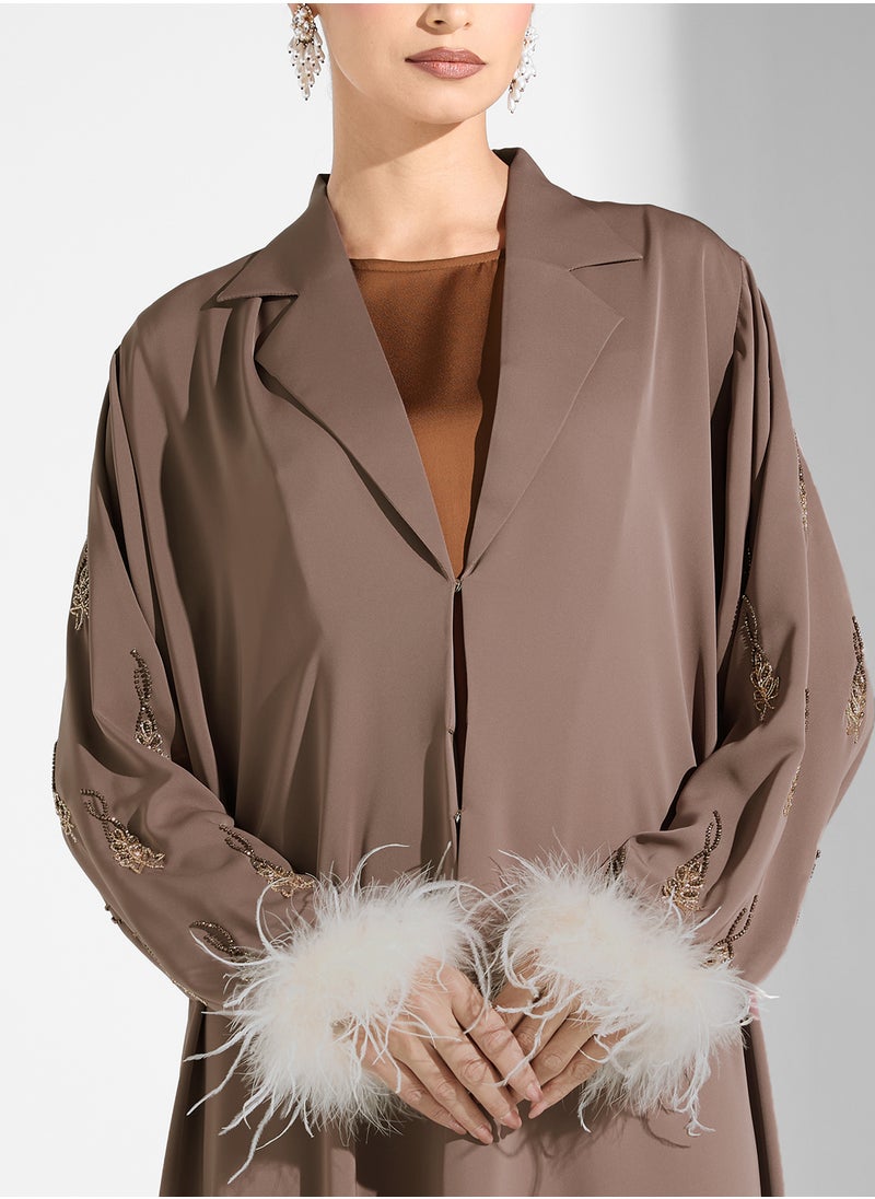 hayas closet Collar Neck Fur Detailed Flared Sleeve Abaya  - Image 3