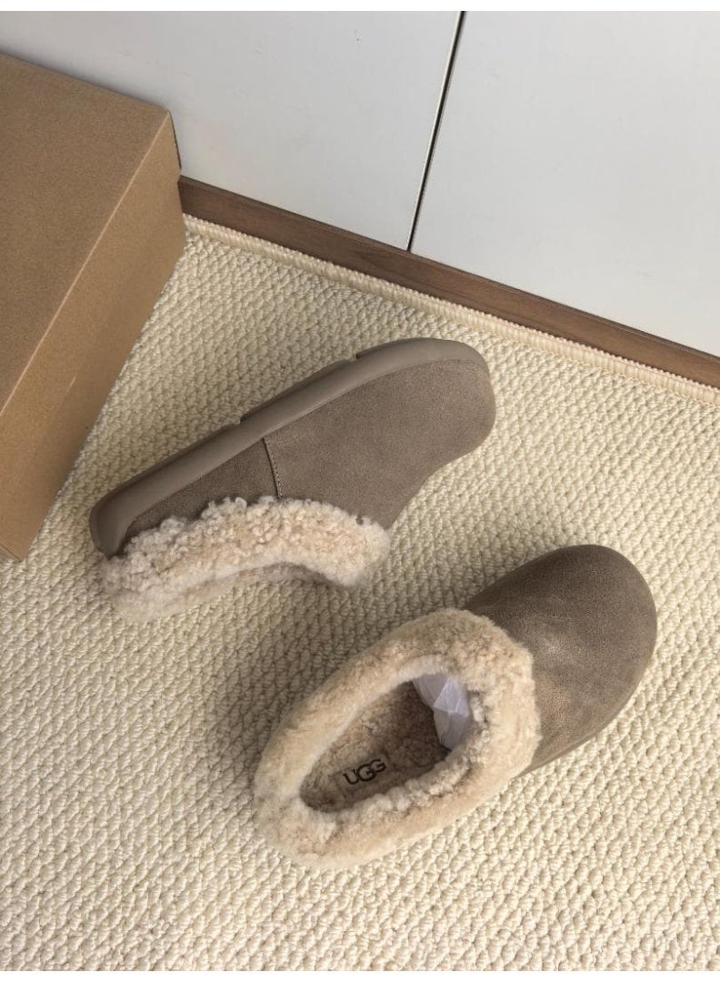 UGG Classic women's slip-on Slipper - Brown - Image 1