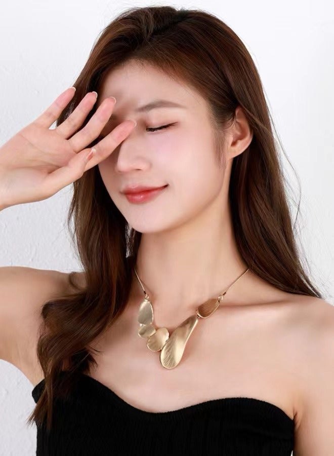 New Versatile Fashion Necklace with Geometric Brushed Short Chain  - Image 5