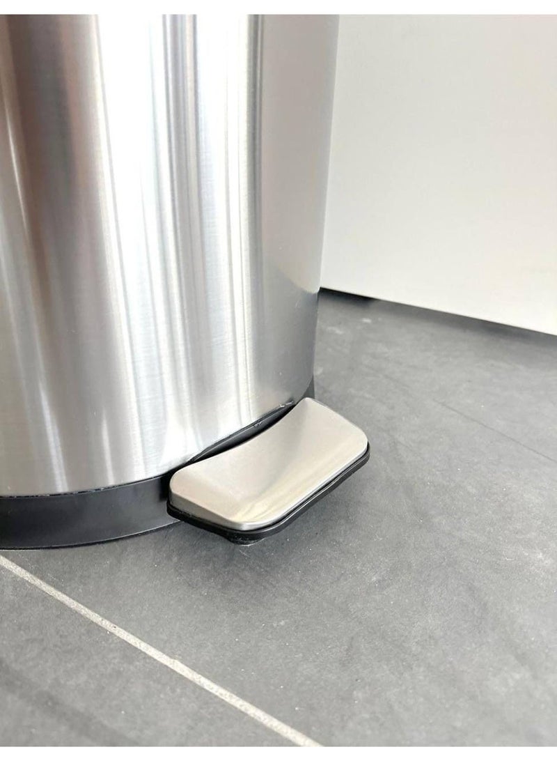 Primanova Turkish Basket 40 liters Stainless Steel Trash Can, Wastebasket With Foot Pedal and Soft Close Lid, Removable Inner Bucket for Easy Cleaning, Silver - Image 3