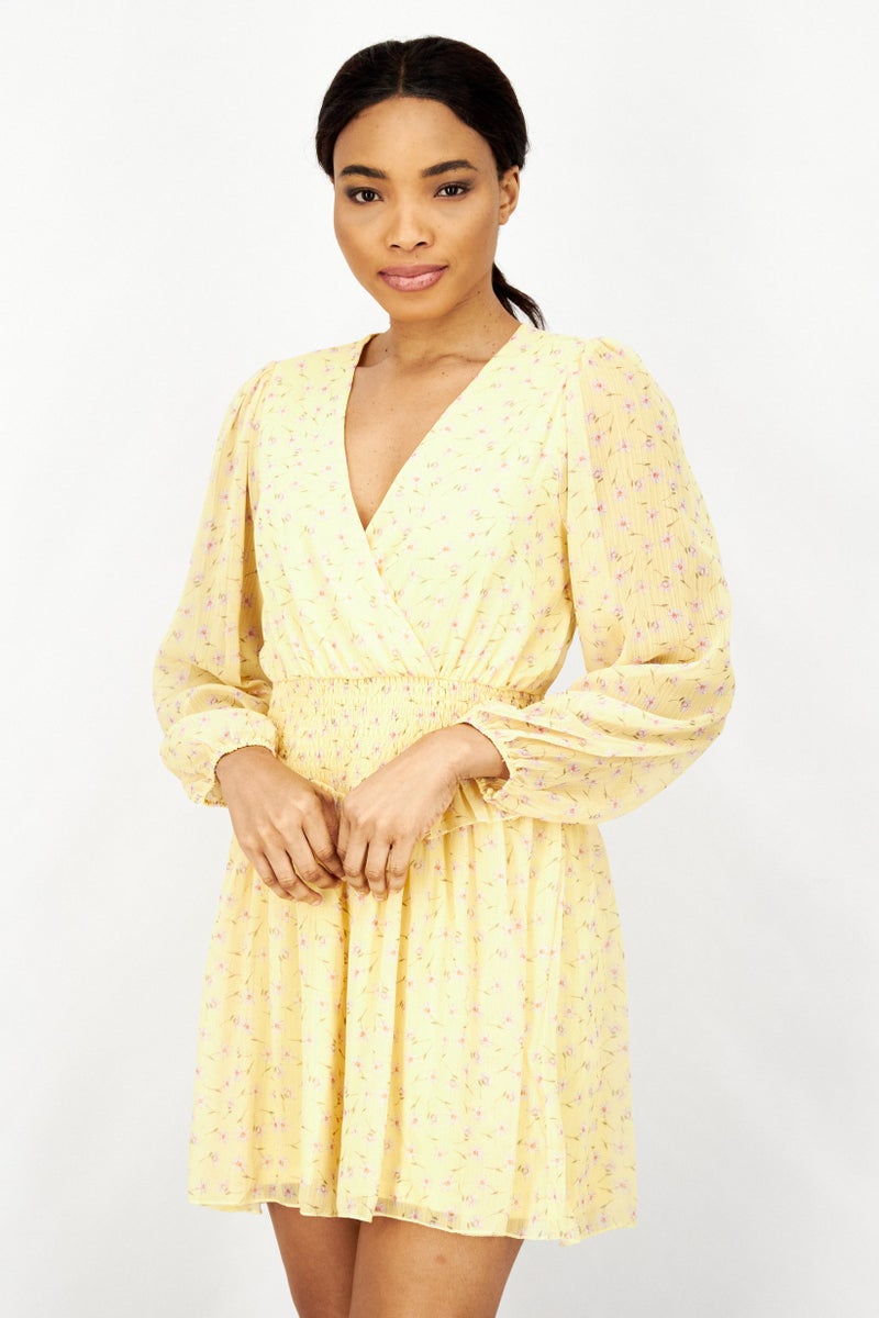 ASOS فستان ميني مزخرف بأكمام طويلة وياقة متقاطعة للنساء، مجموعة صفراء - Image 1