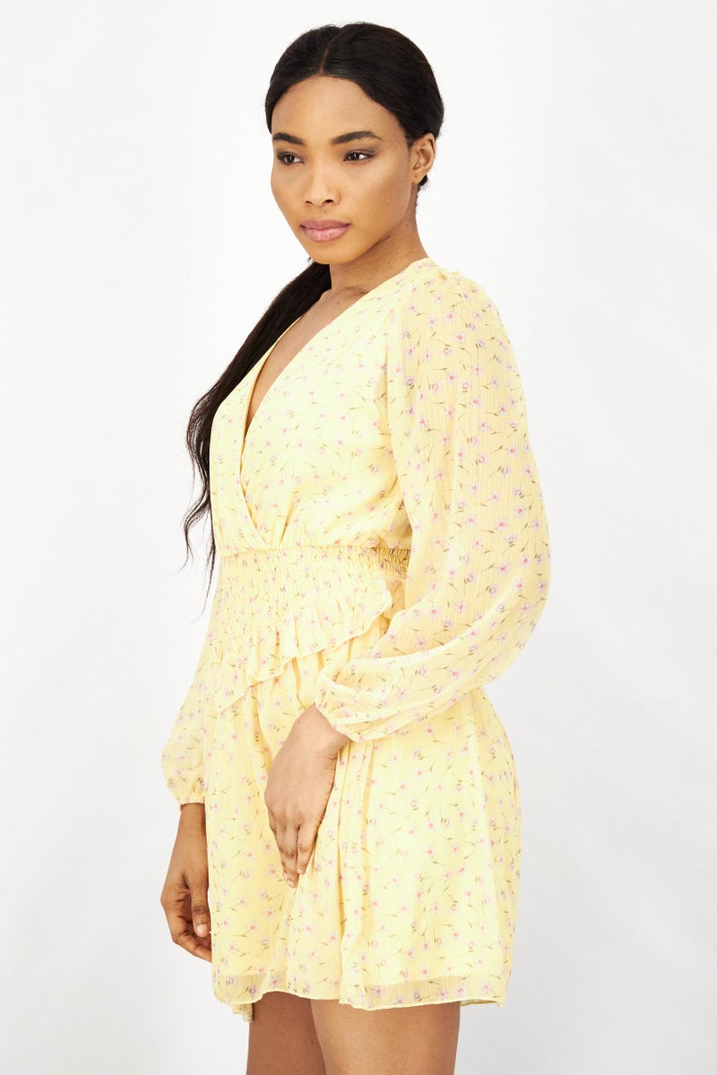 ASOS فستان ميني مزخرف بأكمام طويلة وياقة متقاطعة للنساء، مجموعة صفراء - Image 4