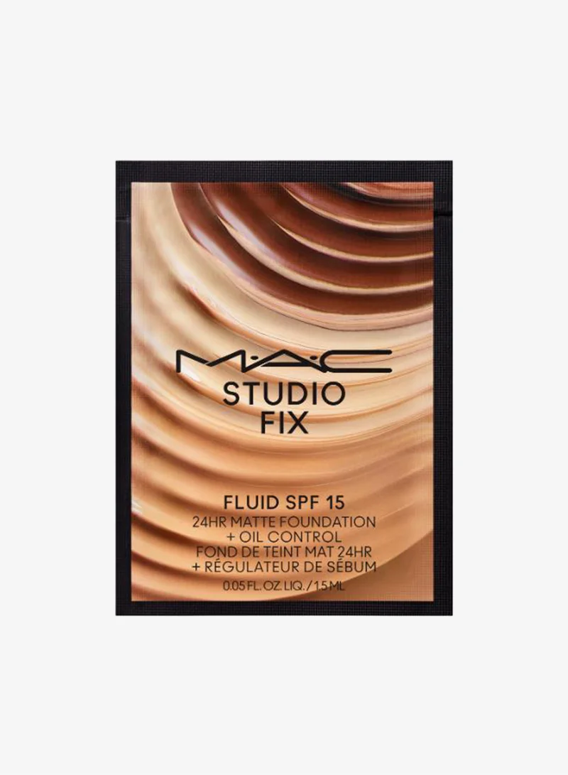 ماك كوزمتيكس ماك ستوديو فيكس فلويد بعامل حماية  لمدة  ساعة درجة  - . مل