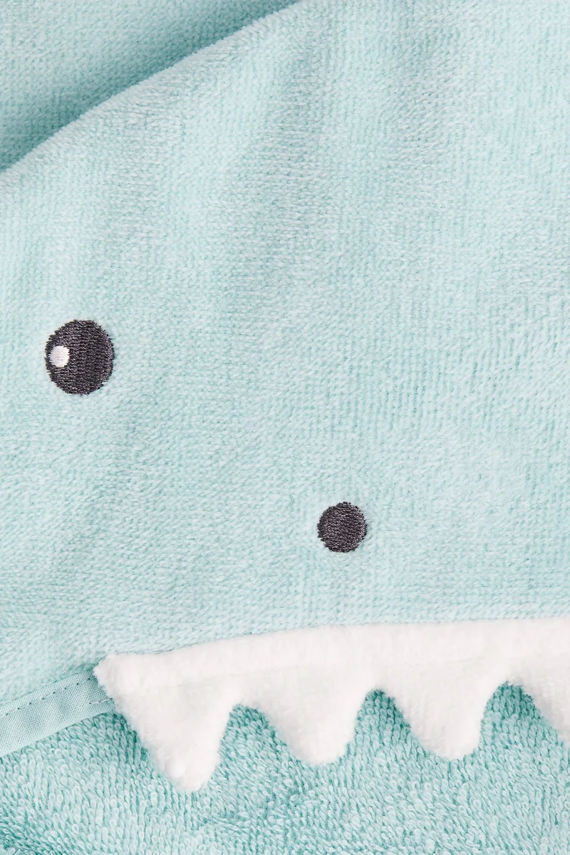 اتش اند ام منشفة بتصميم بونشو