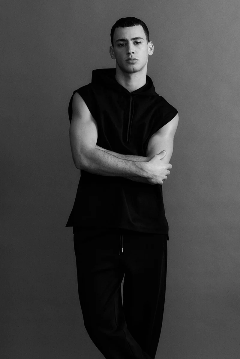 اتش اند ام بنطلون رياضي بقصّة عادية