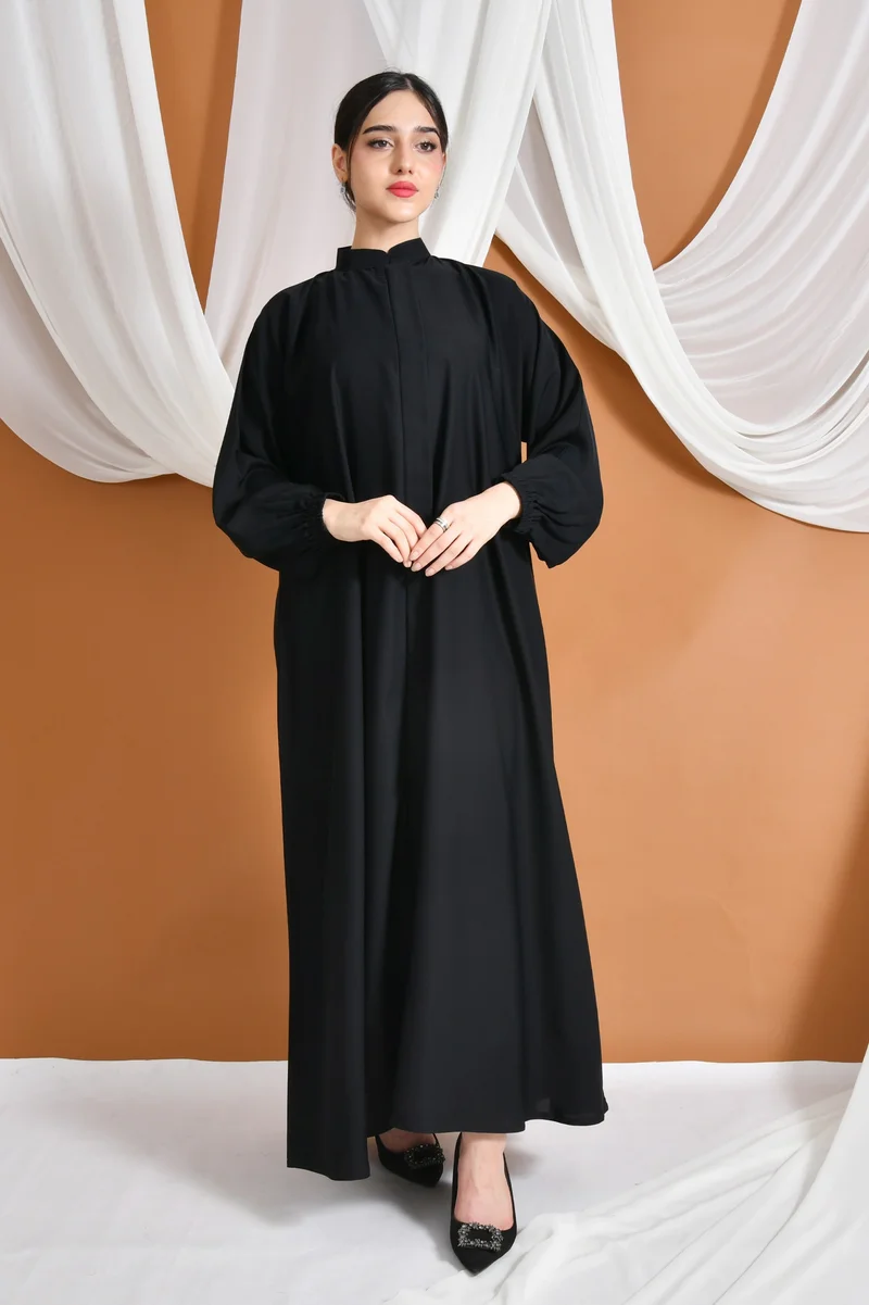 HAWRAA ABAYA Sana Abaya: Practical quarter-cloche design with a hidden zipper and gathered sleeves