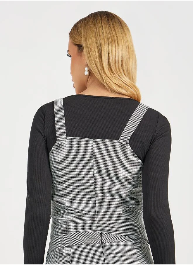 Styli Houndstooth Pattern Button Detail Crop Top