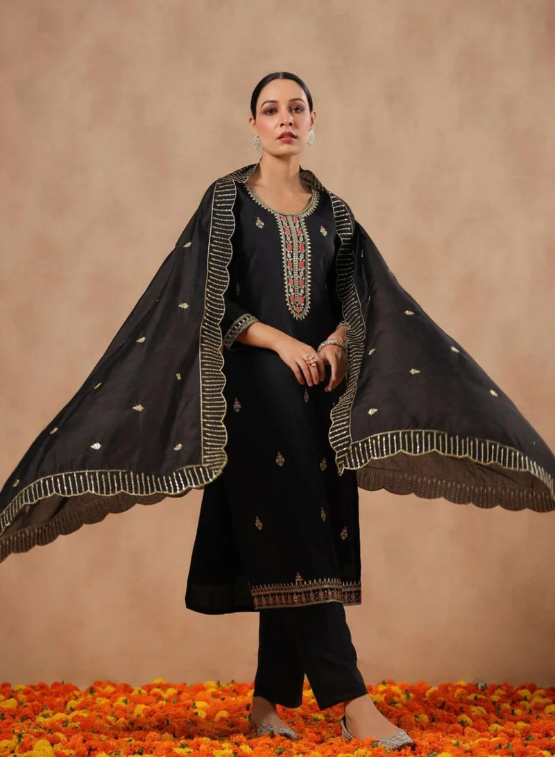 ISHIN  Regular Fit Three-Quarter Sleeve Printed Black Silk Woven Kurta Set For Women Flat Collar Perfect For Wedding And Engagement Pull On Closure for Women | Best Price UAE