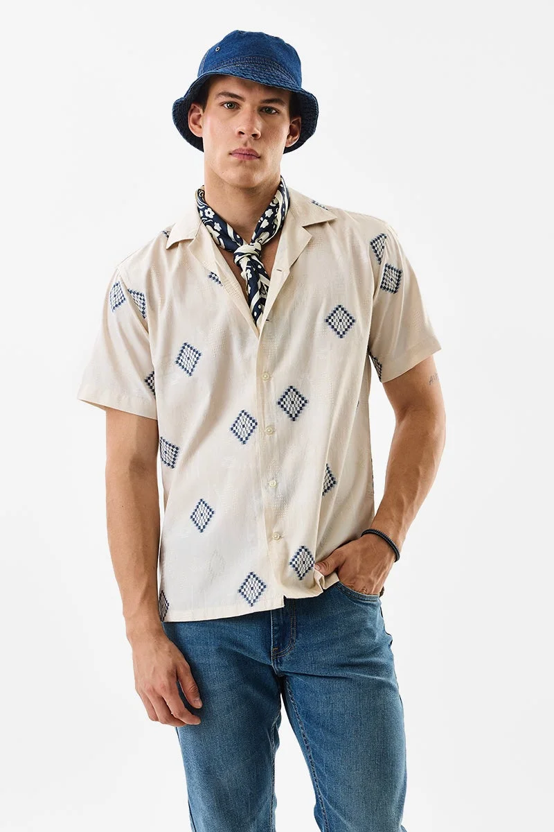 سنيتش قميص بياقة كوبية بقصة منتظمة بنقوش هندسية