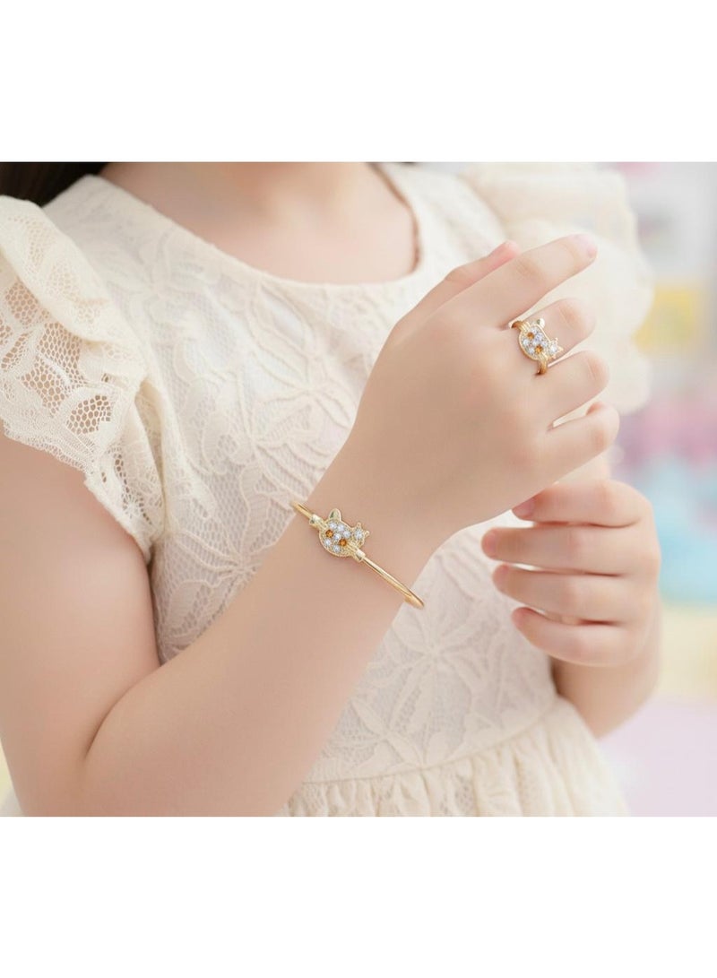 A gold-colored children's bracelet and ring set, featuring a cat design studded with sparkling zircon stones, is the perfect gift to brighten up your beautiful child's look. - Image 4