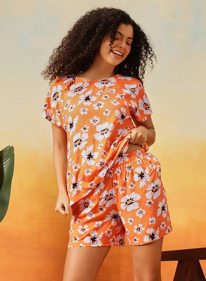 كلوفيا طقم تيشيرت وشورت بطبعة زهور