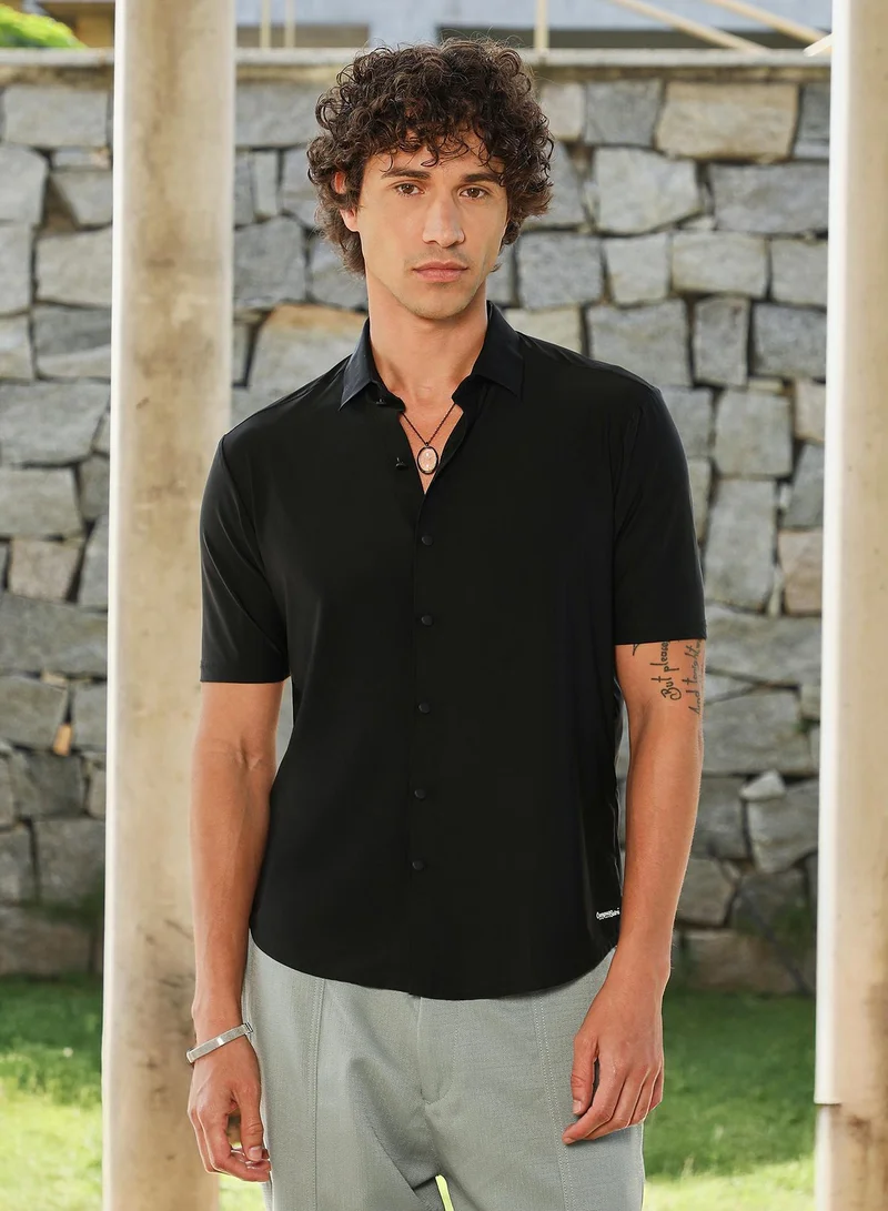 Campus Sutra Men's Obsidian Black Seamless Solid Shirt