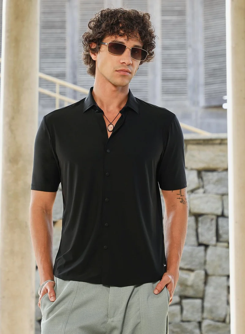 Campus Sutra Men's Obsidian Black Seamless Solid Shirt