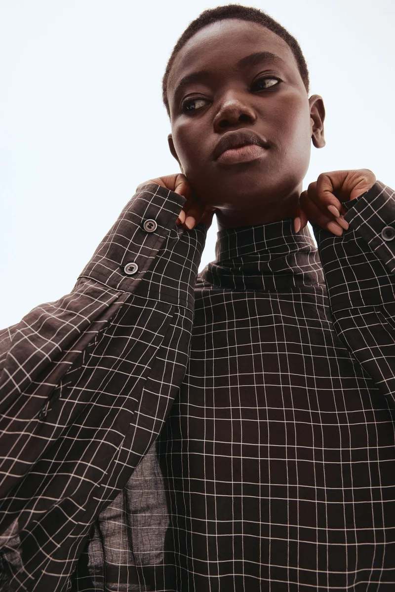 اتش اند ام بلوزة بفيونكة عند القبة