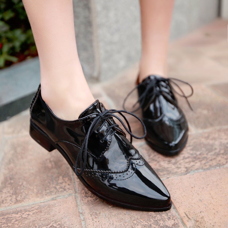 Spring, Summer And Autumn New Brogue Women'S Shoes Burned Flower Hollow Square Heel Shoes Women'S Pointed Patent Leather Women'S Small Leather Shoes 4043 - Image 2