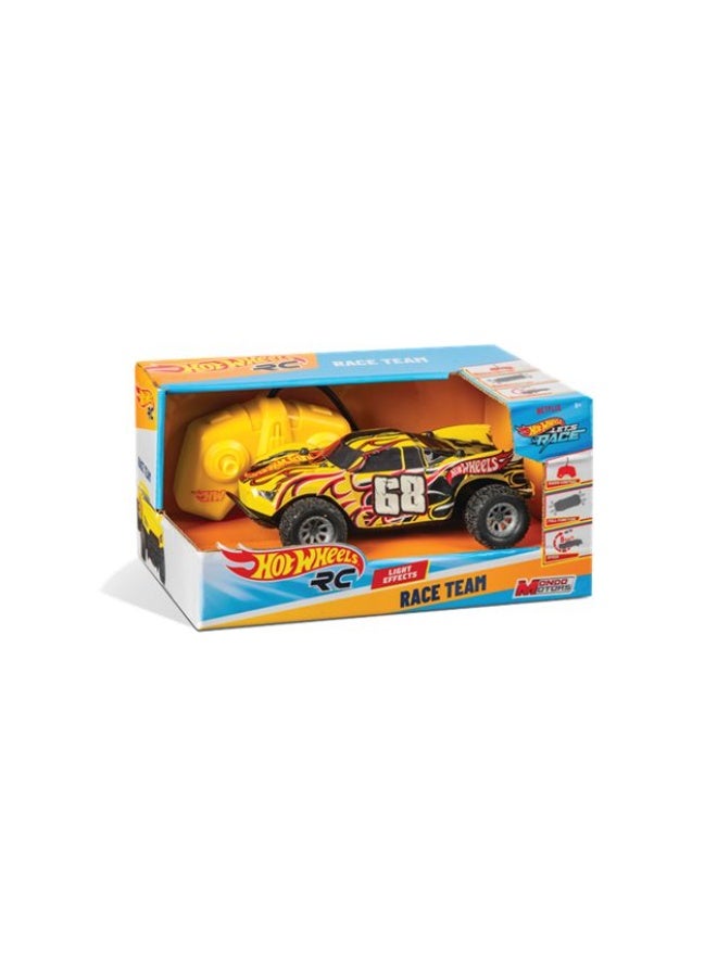 Hot Wheels سيارة تحكم عن بعد هوت ويلز لنبدأ السباق 1/28، متنوعة 1 قطعة (قد يختلف النمط واللون) كل واحدة تباع بشكل منفصل، تعمل بالبطارية | سيارة سباق | سيارة للعرض | مركبة لعبة | هدية لجمع الهدايا والأطفال - Image 4