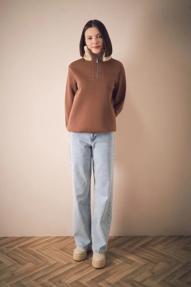 FullaModa Basic Sweatshirt with Plush Collar and Waist Stopper