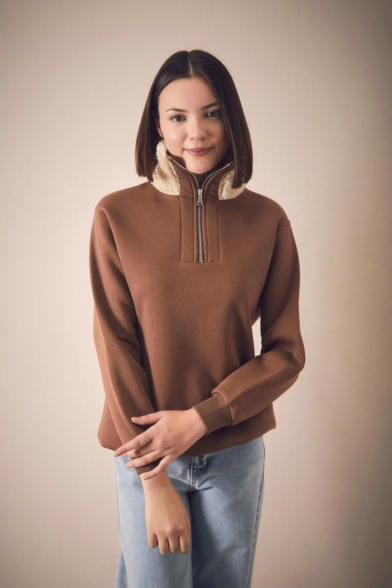 FullaModa Basic Sweatshirt with Plush Collar and Waist Stopper