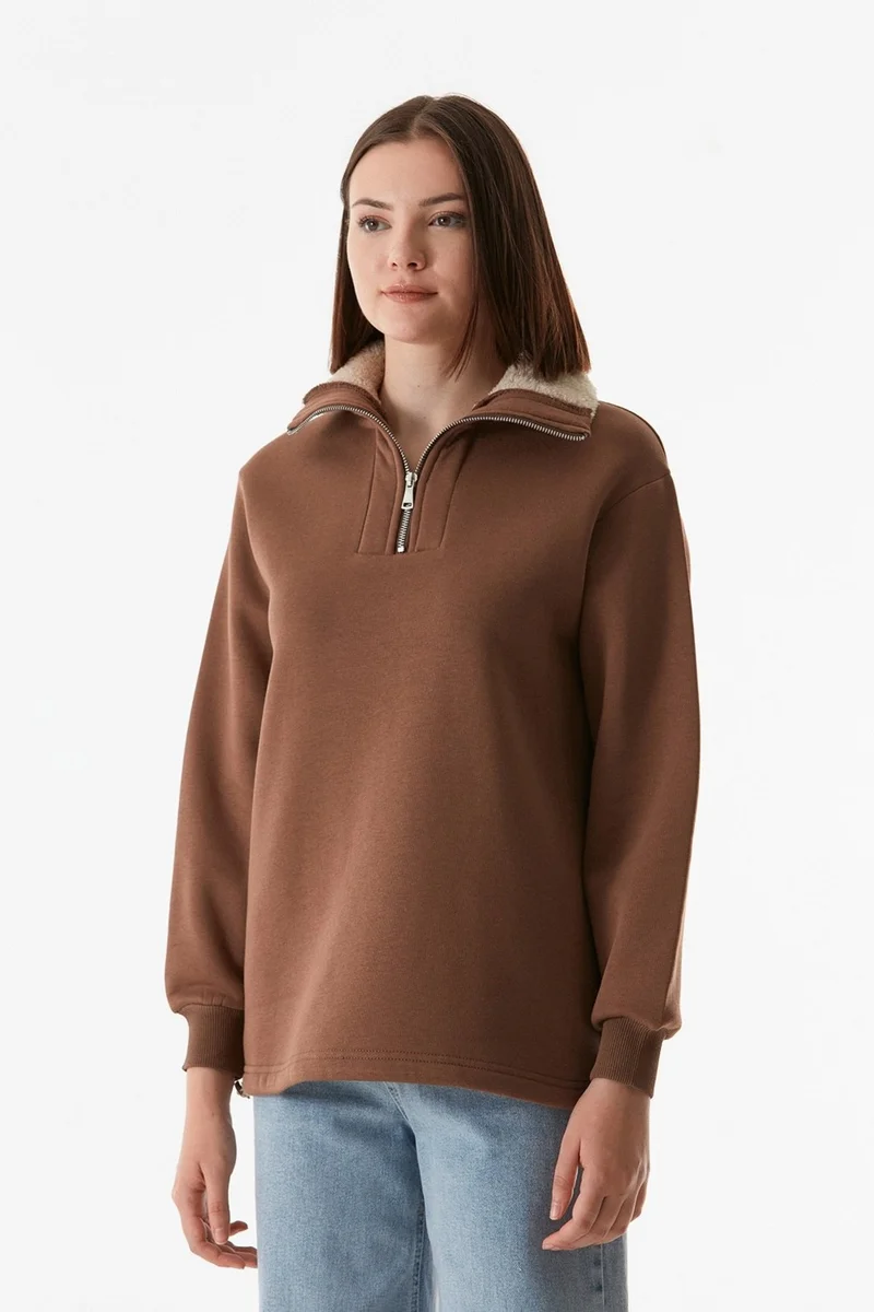 FullaModa Basic Sweatshirt with Plush Collar and Waist Stopper