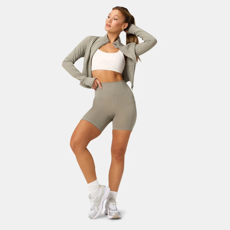 Fabletics شورت اوسيس بيور لوكس للنساء