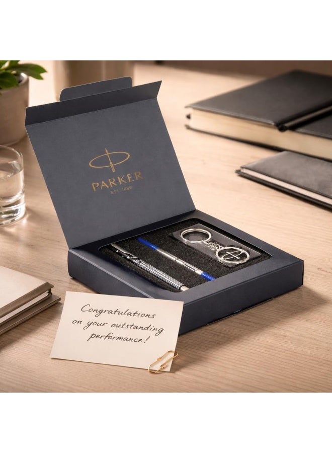 باركر طقم هدايا باركر - (قلم حبر سائل "رولربول" Parker Vector إصدار خاص بلمسات كروم + ميدالية مفاتيح باركر) | قلم واحد + ميدالية مفاتيح واحدة | طقم هدايا | هدايا مميزة لرواد الأعمال | هدية للموظفين - Image 2