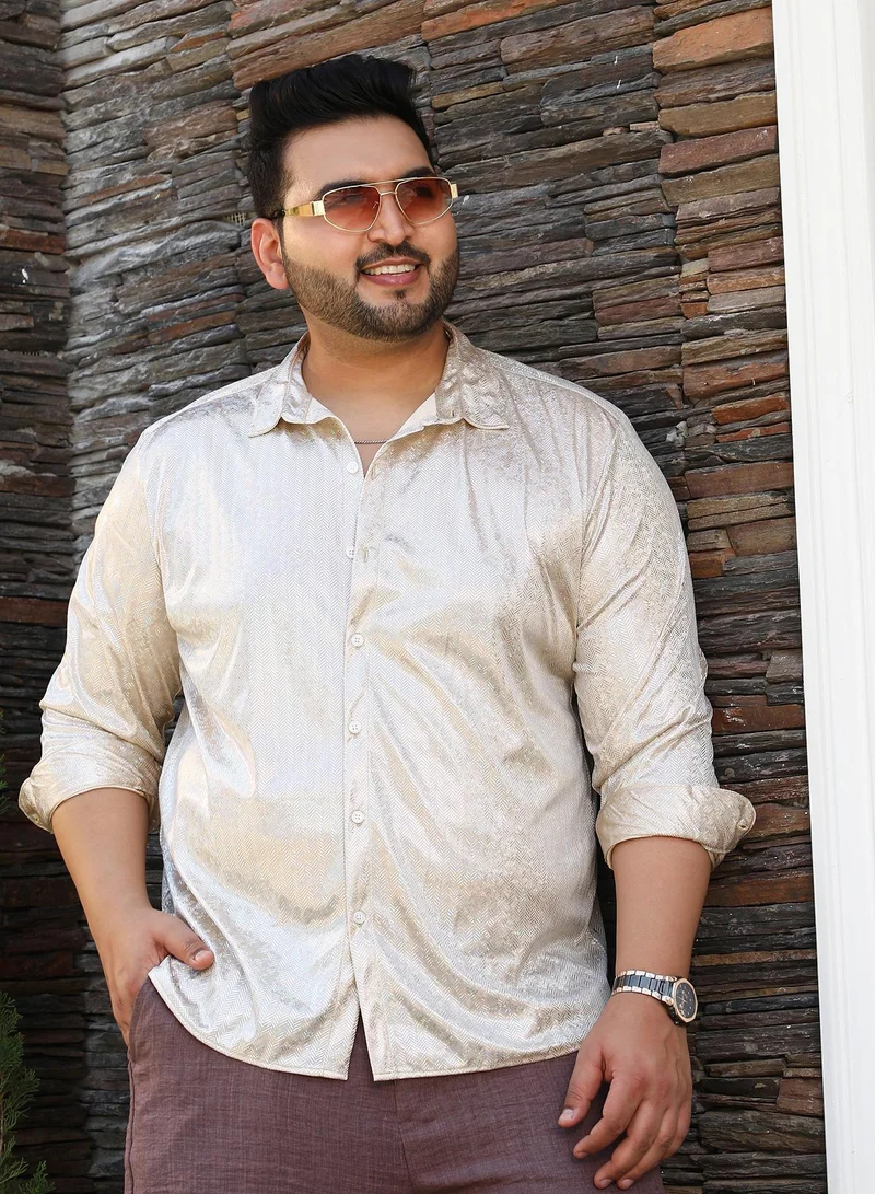 انستافاب بلس قميص رجالي Instafab Plus بيج معدني بلمعة شيفرون للمناسبات الكاجوال