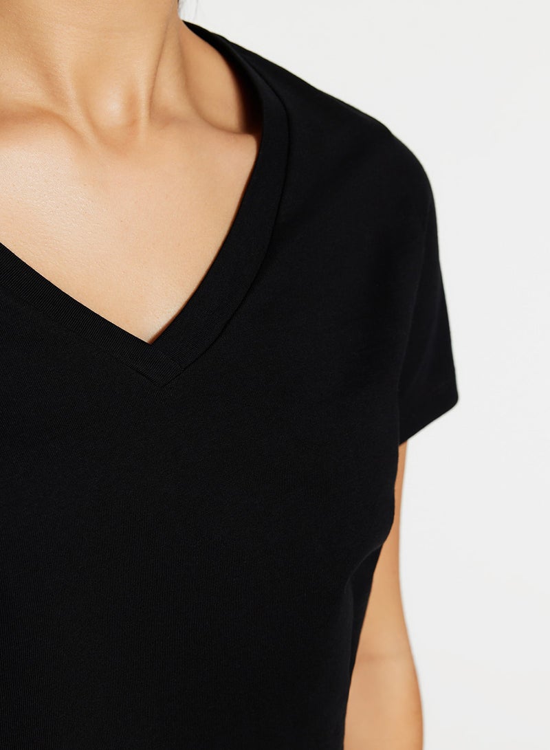 trendyol Black 100% Cotton Basic V-Neck Knitted T-Shirt TWOSS23TS00001 - Image 4